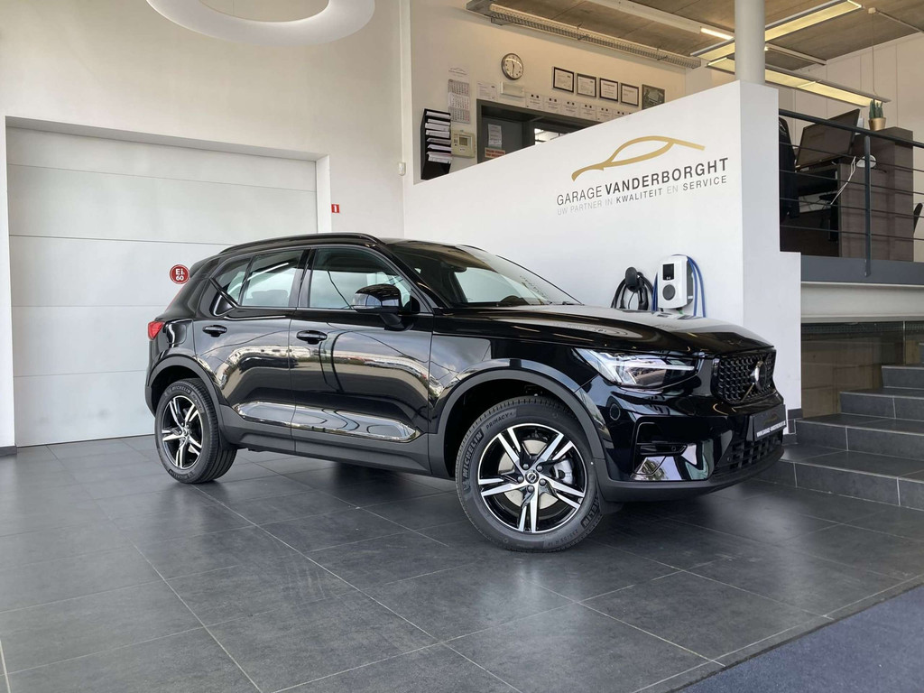 Volvo XC40 PLUS DARK B3 HYBRID BENZINE AUTOMAAT NIEUW OKM