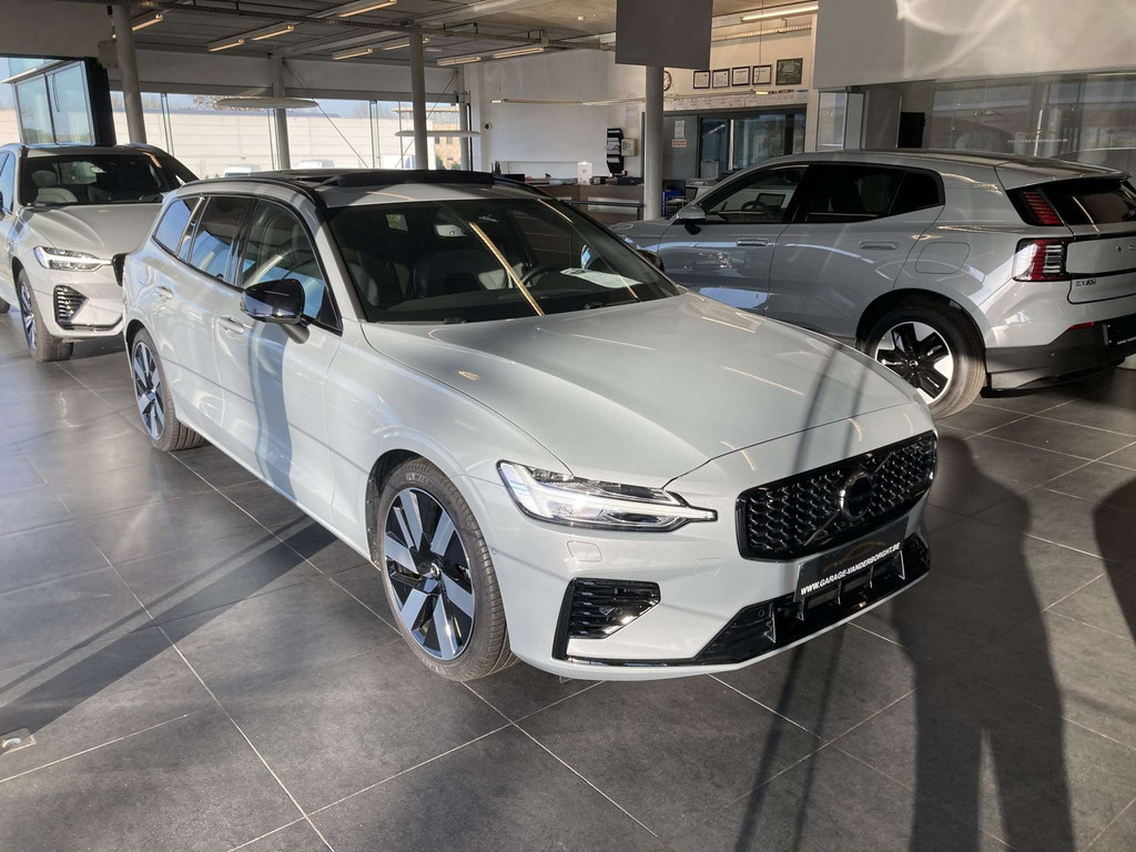 Volvo V60 ULTRA DARK PLUG-IN HYBRID OPEN DAK+TAL VAN OPTIES